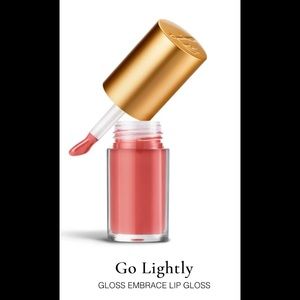 Lisa Eldridge Gloss Embrace in Go Lightly
